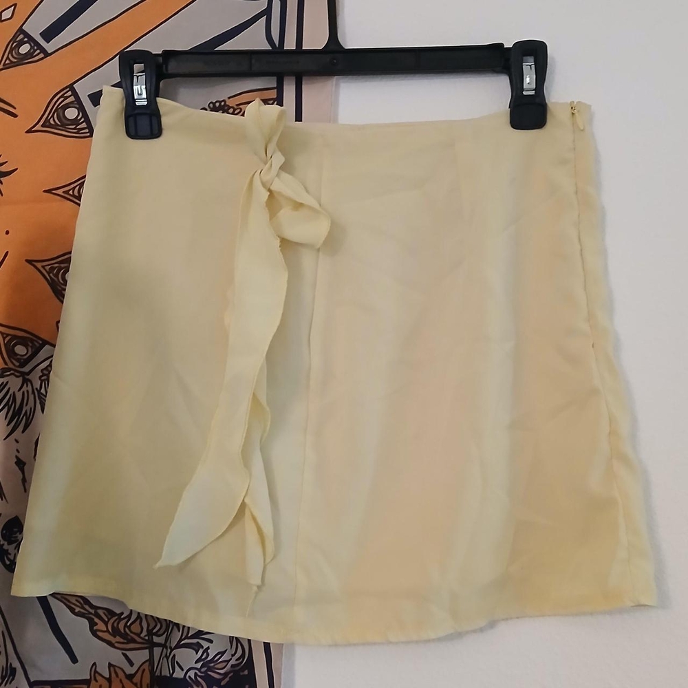 Elegant Cream Women's Skirt
